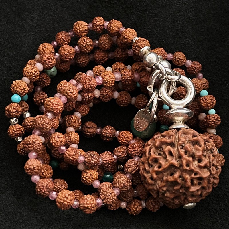 Buddhapearls Kette 25069 UNIKAT aus Rudraksha, Rubin, Türkis & Malachit