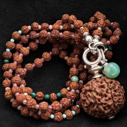 Buddhapearls Kette 25069 UNIKAT aus Rudraksha, Rubin, Türkis & Malachit