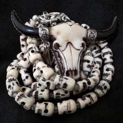 buddhapearls Skull Bone Kette mit Mondstein & Silber | Handmade in Berlin