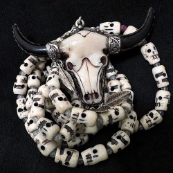 buddhapearls Skull Bone Kette mit Mondstein & Silber | Handmade in Berlin