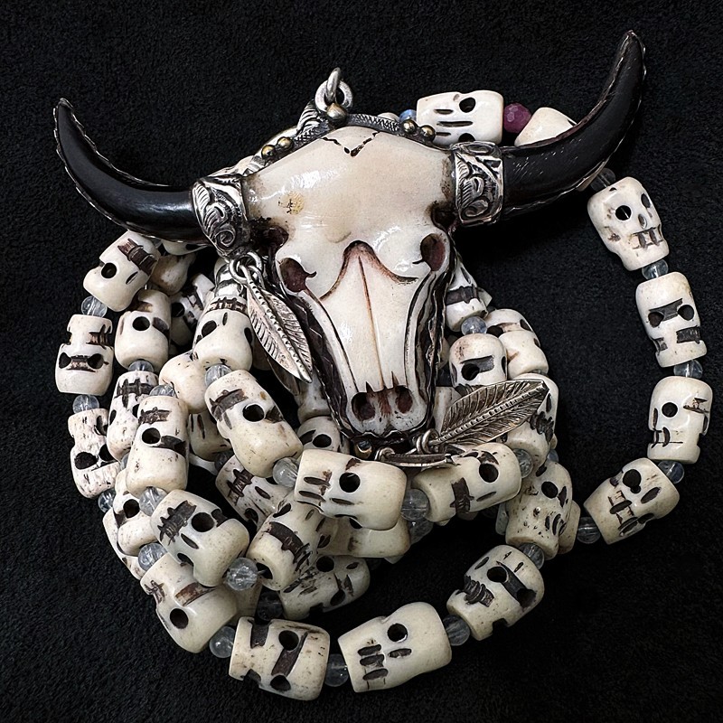 buddhapearls Skull Bone Kette mit Mondstein & Silber | Handmade in Berlin