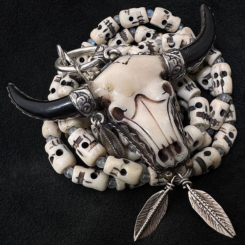 buddhapearls Skull Bone Kette mit Mondstein & Silber | Handmade in Berlin