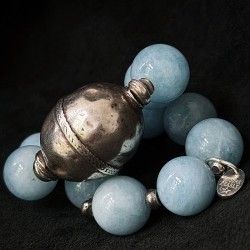 Aquamarin-Edelstein-Armband mit Vintage-Silberperle | buddhapearls Berlin