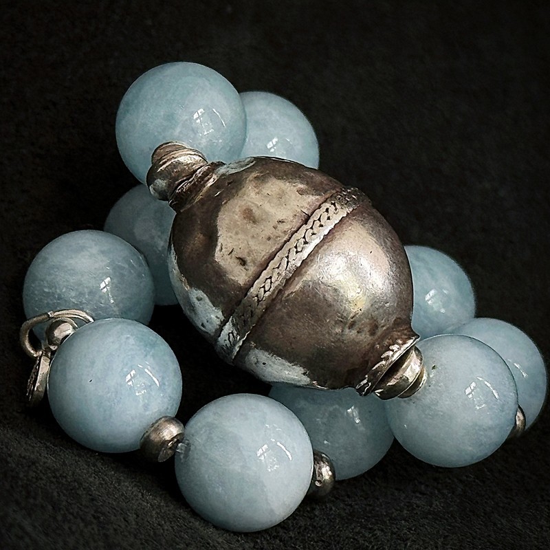 Aquamarin-Edelstein-Armband mit Vintage-Silberperle | buddhapearls Berlin