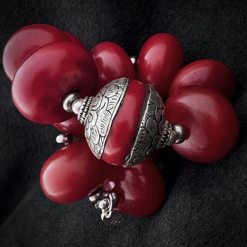 Buddhapearls Armband aus Bakelit, Koralle & Silber | Handgefertigtes Unikat