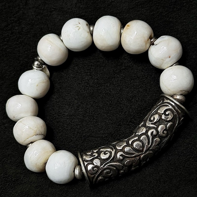 buddhapearls XXL Conch Armband mit Lotus & Silber | Studio Berlin