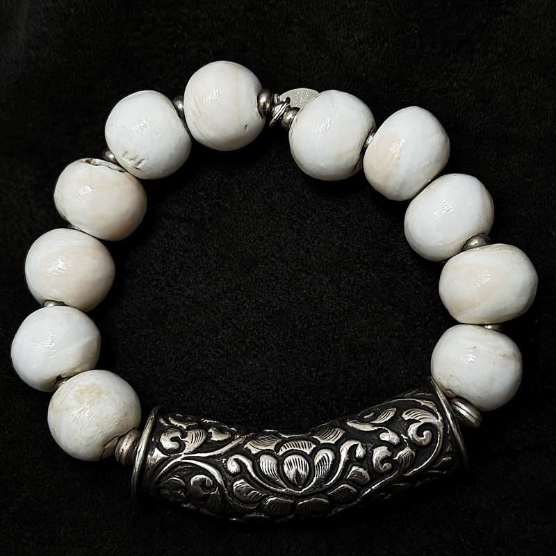 buddhapearls XXL Conch Armband mit Lotus & Silber | Studio Berlin