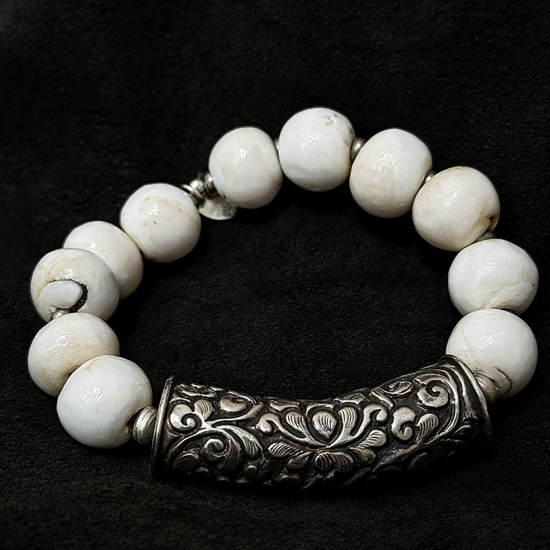 buddhapearls XXL Conch Armband mit Lotus & Silber | Studio Berlin