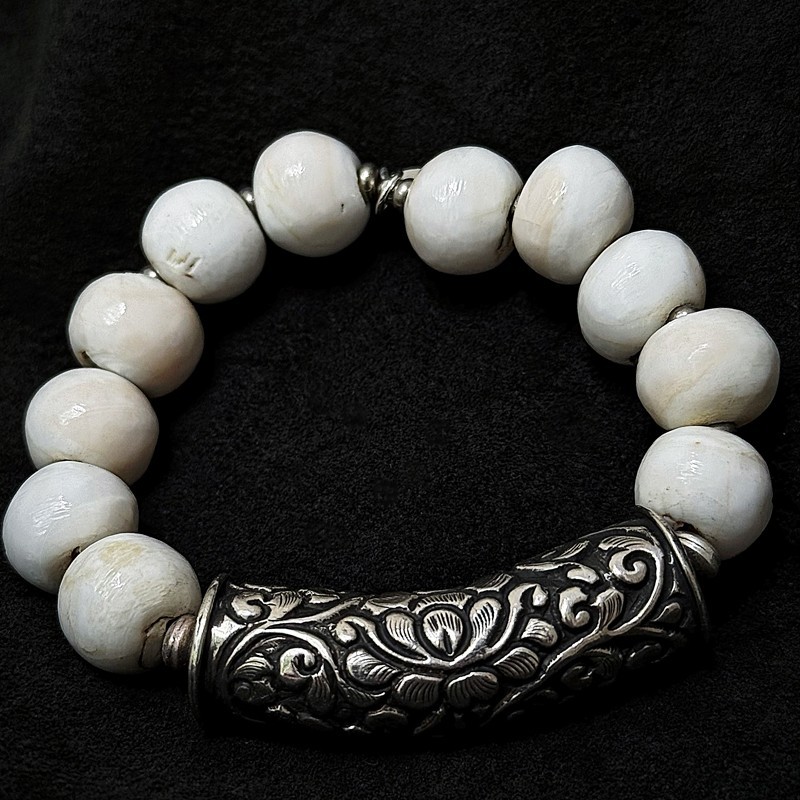 buddhapearls XXL Conch Armband mit Lotus & Silber | Studio Berlin