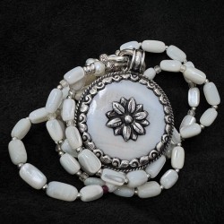 Lange Edelstein Kette aus Perlmutt, Hämatit & Silber – Unikat | buddhapearls