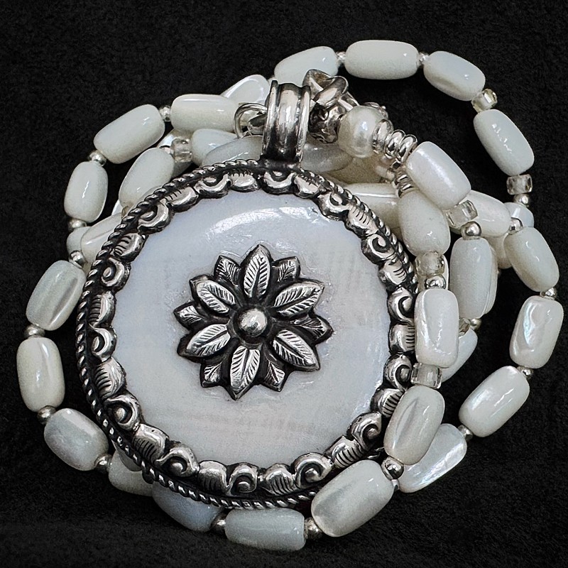 Lange Edelstein Kette aus Perlmutt, Hämatit & Silber – Unikat | buddhapearls