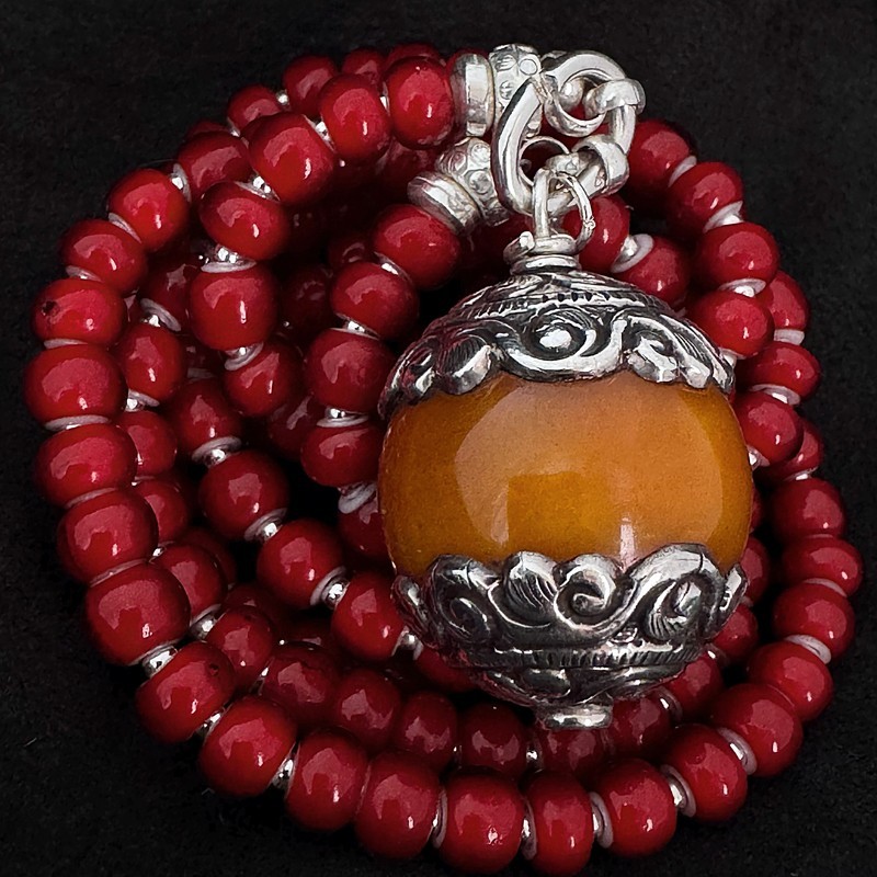 White Hearts Halskette mit Bakelit & 925 Silber | Handgefertigt | buddhapearls