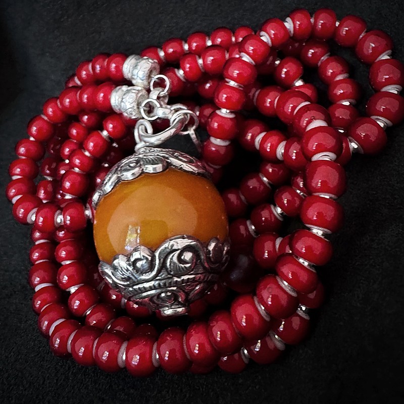 White Hearts Halskette mit Bakelit & 925 Silber | Handgefertigt | buddhapearls