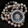 Handgefertigte lange Edelsteinkette aus Mondstein, Hämatit und Silber mit Achat-Anhänger. Handgeschmiedetes Unikat von buddhapea