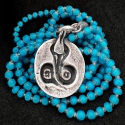 Lange Kette aus antiken White Hearts Glasperlen & Silber | buddhapearls