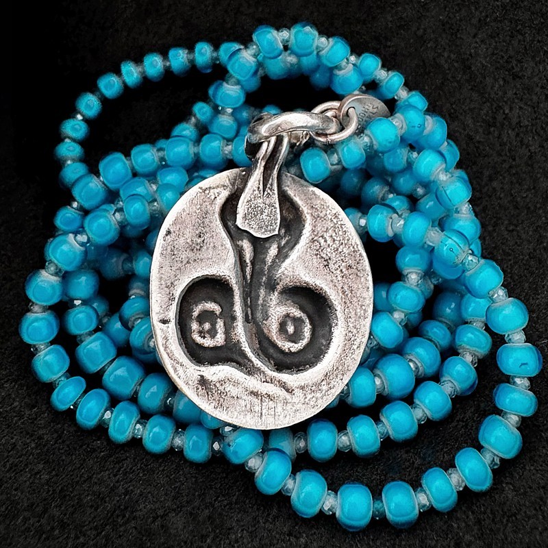Lange Kette aus antiken White Hearts Glasperlen & Silber | buddhapearls