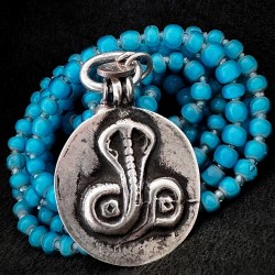 Lange Kette aus antiken White Hearts Glasperlen & Silber | buddhapearls