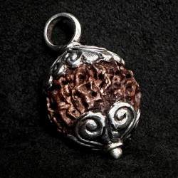 Rudraksha Anhänger & Silber | Handgefertigt in Berlin | buddhapearls