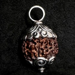 Rudraksha Anhänger & Silber | Handgefertigt in Berlin | buddhapearls