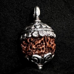 Rudraksha Anhänger & Silber | Handgefertigt in Berlin | buddhapearls