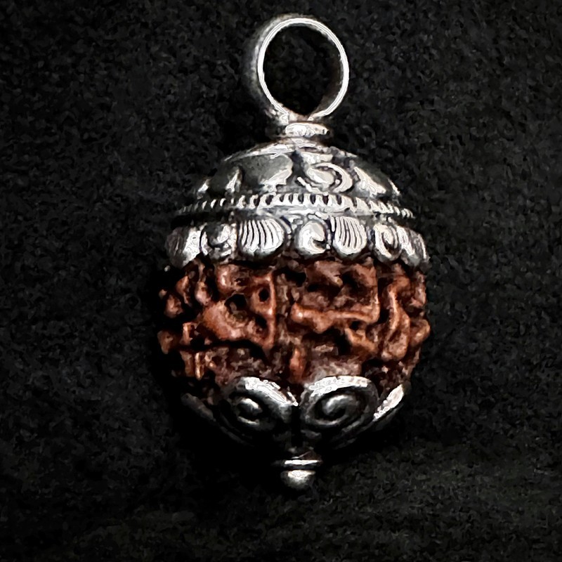 Rudraksha Anhänger & Silber | Handgefertigt in Berlin | buddhapearls